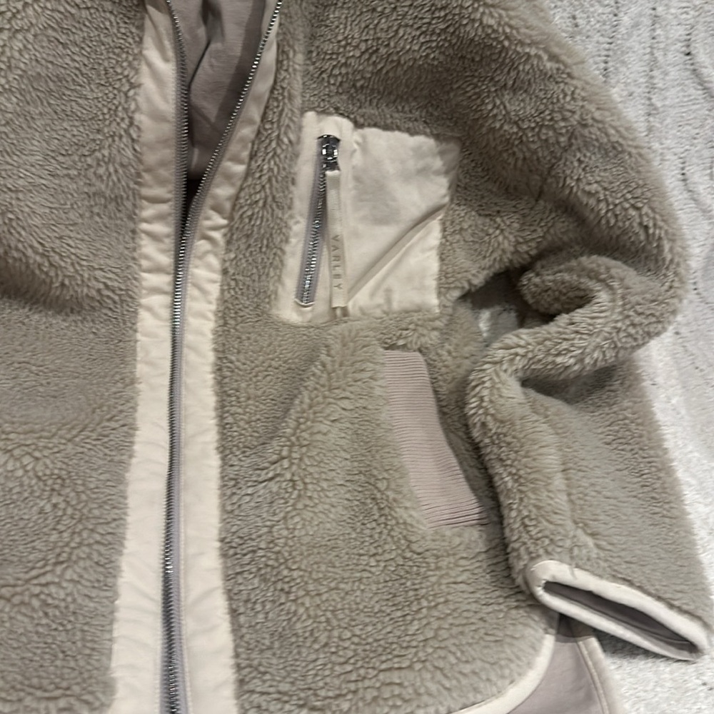 NWOT Varley Myla Zip Through Teddy Beige and Cream Sherpa Jacket - Picture 6 of 11